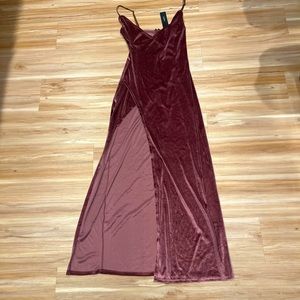 and ready brings out your body’s natural curves! Perfect for prom/formal